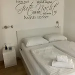 Aaa Apartment *